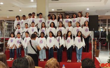 Apresentação do Coral CCA no Shopping Moxuara