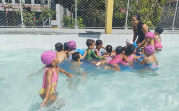 Aula de Educação Física na piscina – G4