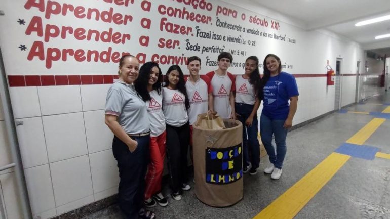 Entrega de donativos do Sarau 2025